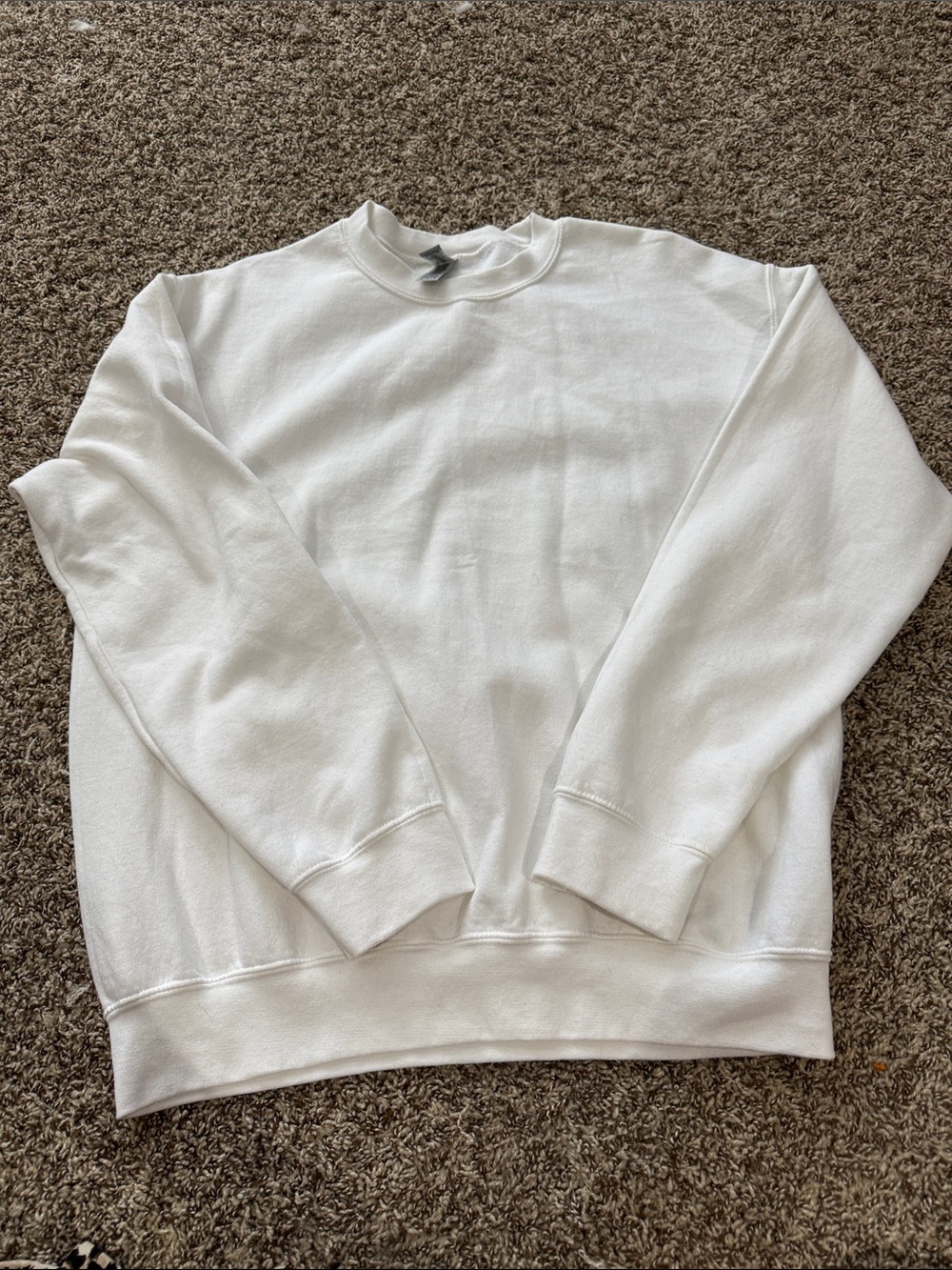 Gildan white crewneck